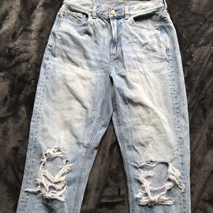 AMERICAN EAGLE MOM JEANS